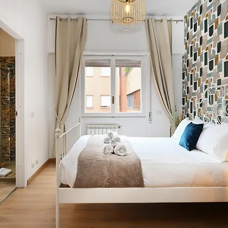 Cozy Steps From Metro Station Appartamento *