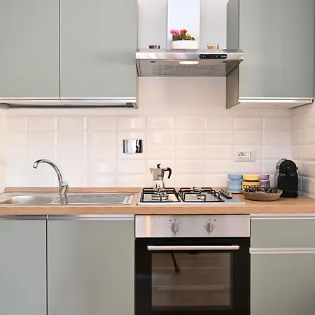 Cozy Steps From Metro Station Lejlighed Rom