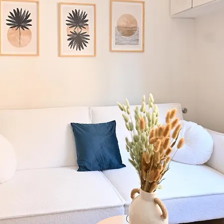 Cozy Steps From Metro Station * Rom