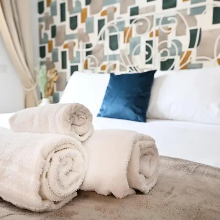 Cozy Steps From Metro Station