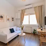 アパート Cozy Steps From Metro Station ローマ