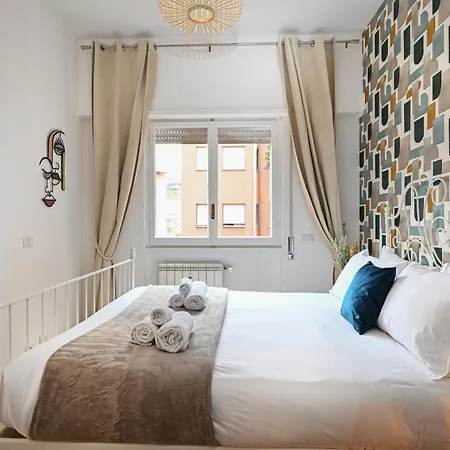 Cozy Steps From Metro Station Apartman *