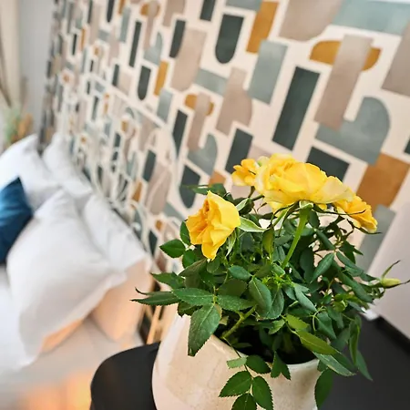 Cozy Steps From Metro Station Róma